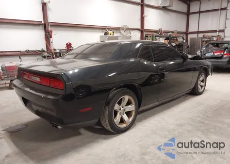 2013 Dodge Challenger Sxt z USA, uszkodzony, nr VIN 2C3CDYAG5DH562221